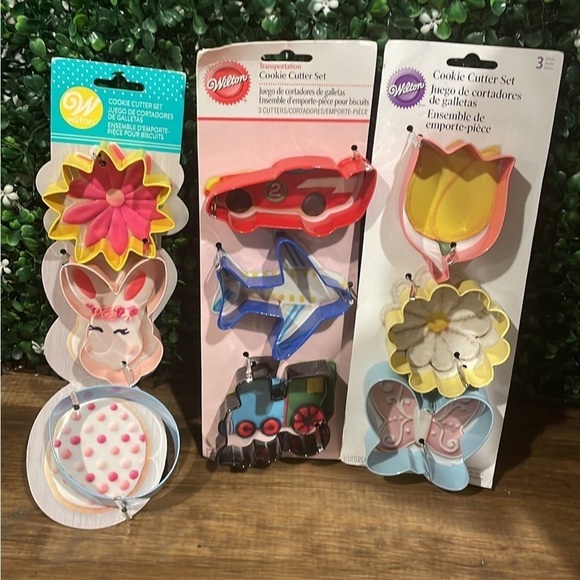 Wilton cookie cutter sets NEW - Picture 1 of 1